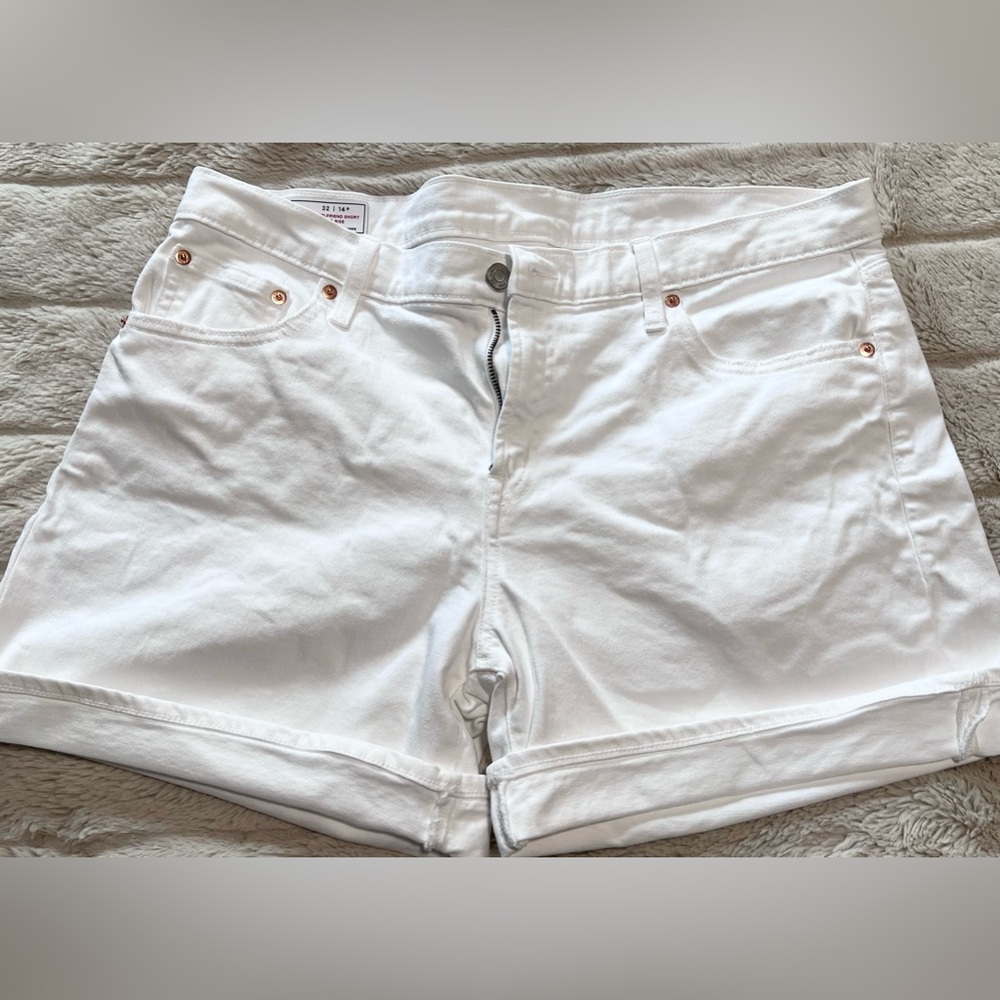 GAP 5" Mid Rise Girlfriend Shorts Never Worn
